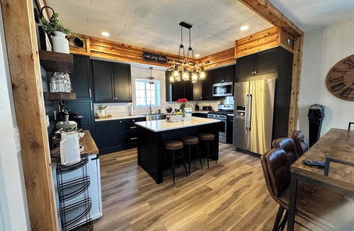 Hancock House | Charming 3-bedroom house with AC, WiFi, in welcoming Hancock