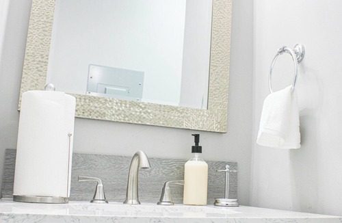 Jackson House | Charming 3-bedroom suite at 133 West Rose downtown Jackson Alabama.