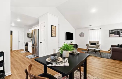 Drayton Plains House | Charming 3-bedroom house in Auburn Hills with AC, WiFi