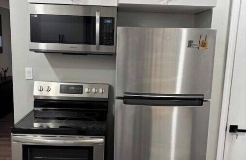 Lincoln Park House | Charming 3-bedroom house in brilliant Lincoln Park with AC, WiFi