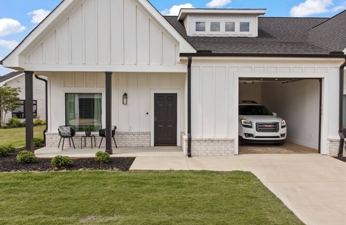 Madison Villa | Charming 3-bedroom Villa with garage in Madison-sleeps 10
