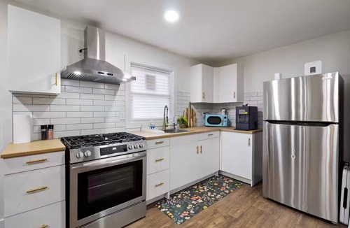 Mexicantown - Southwest Detroit Apartment | Charming 3-bedroom with AC in vibrant Detroit near downtown