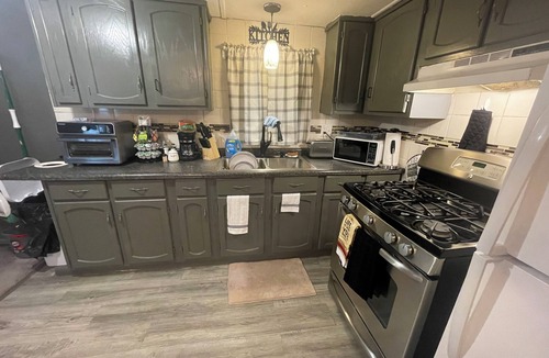 Drayton Plains House | Charming 3-bedroom house with WiFi in Village of Clarkston