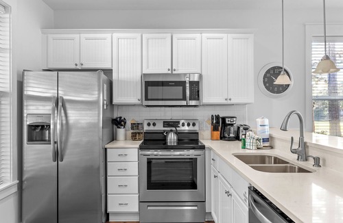 Laurel Grove House | Charming 3BR Beach Cottage w/6-Seat GOLF CART! Near Pool,Hot Tub, Beach Tram