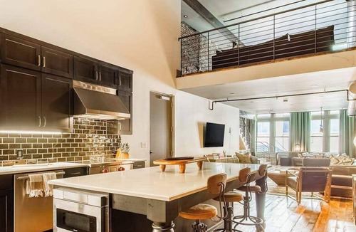 Arts District Apartment | Charming 4 bedroom loft with wet bar, central AC & full kitchen