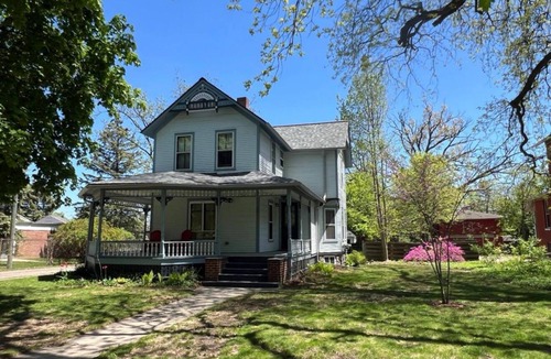 Kalamazoo Apartment | Charming, comfortable 1 Bedroom/1Bath on gorgeous historic street.