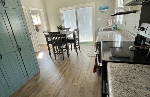 Northwest Cottage | Charming Cottage at Nettle Lake with HOT TUB, GAME ROOM & Private Lake Access