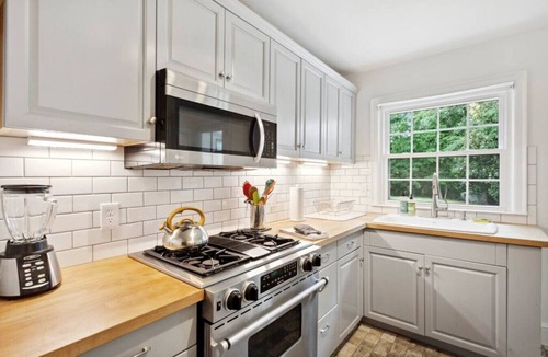 North Buckhead Cottage | Charming Cottage in the heart of Buckhead