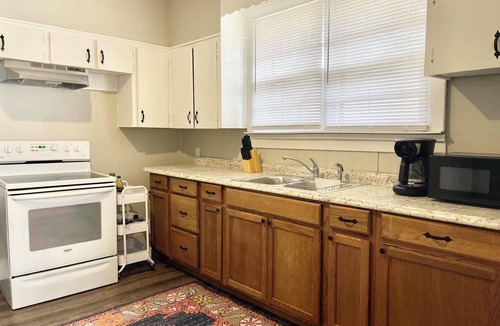 Florence House | Charming Florence Bungalow – 2BR, Fenced Yard, and Full Amenities