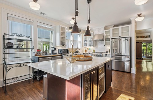 Midtown House | Charming historic 2 BR/2BA + Loft unit in a triplex near Piedmont Park/Beltline