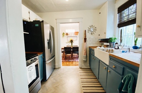 Franklin Cottage | Charming Historic Cottage downtown Franklin