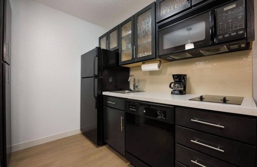 Huntsville Hotel | Charming hotel suite w/WiFi, AC, fitness room/Pet friendly/Centrally located