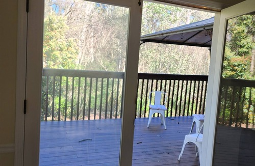 Decatur House | Charming In-City Townhouse Combining Convenience with Peaceful, Serene Living