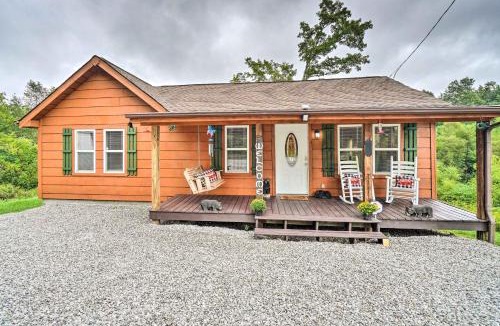 Jamestown House | Charming Jamestown Cabin w/Large Backyard!