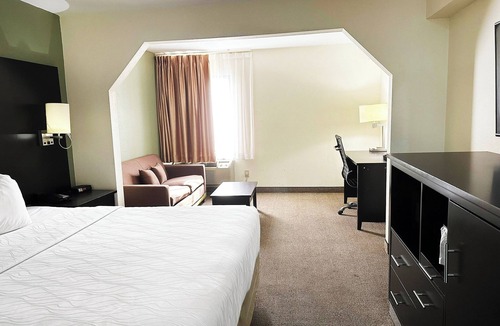 Mount Berry Hotel | Charming King Suite in Rome | Spacious Stay Near Dining, Local Attractions
