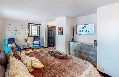 McFerrin Park House | Charming, modern home in the heart of Nashville with inviting deck & W/D