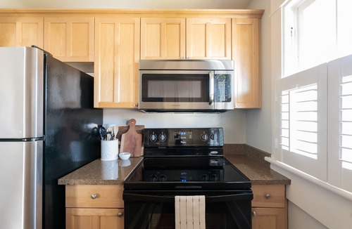 Cherokee Park House | Charming Nashville Tudor Near Broadway + Vanderbilt 2 Free Parking Spots