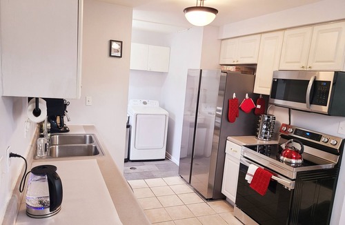 Westland House | Charming Retreat, 30 min to Det & AA, Bonfire Pit