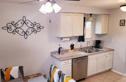 Westland House | Charming Retreat, 30 min to Det & AA, Bonfire Pit