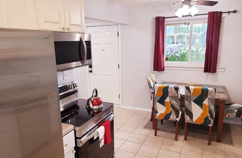 Westland House | Charming Retreat, 30 min to Det & AA, Bonfire Pit