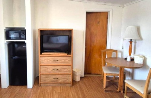 Cadillac Hotel | Charming Room Near Airport & Cadillac’s Top Local Attractions - 3.7 miles