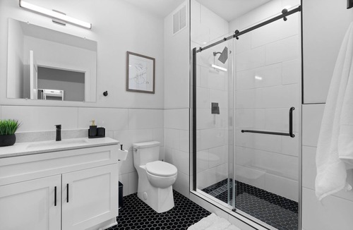 Greenville Apartment | Charming ~ Spacious 3-bedroom apartment in fabulous Greenville
