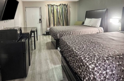 Guntersville Hotel | Charming Stay Perfect for Families Exploring Guntersville Outdoors - 3 Units!