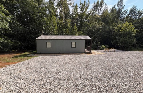 Wayne County Cottage | Charming tiny home in westpoint TN.Full bathroom and kitchen