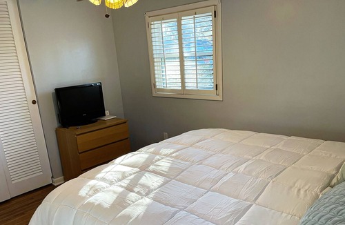 Homewood House | Cheerful 2-bedroom Home in West Homewood
