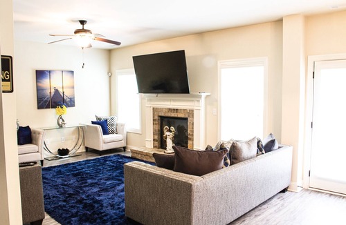 Hampton House | Cheerful & Spacious 4bedroom home away from home!