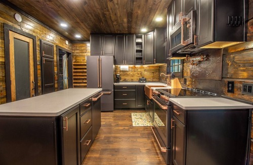 Kingston House | Cherry Blossom Cabin - Peaceful Retreat Surrounded by Nature
