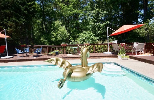 East Cobb House | Chez Melet: Retreat Oasis with Private Pool in East Cobb