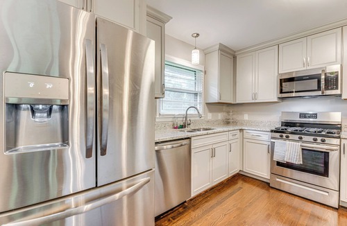 College Park Cottage | Chic College Park Cottage ~ 2 Mi to Main Street!