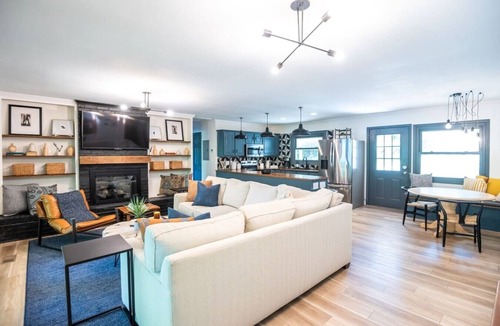 Dadeville House | Chic Cricket Cottage | Lake Martin Home w/Dock
