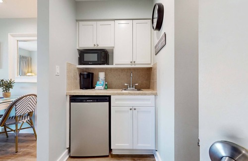 Sandestin Apartment | Chic Luau suite by the beach w/epic amenities - pool, golf & marina