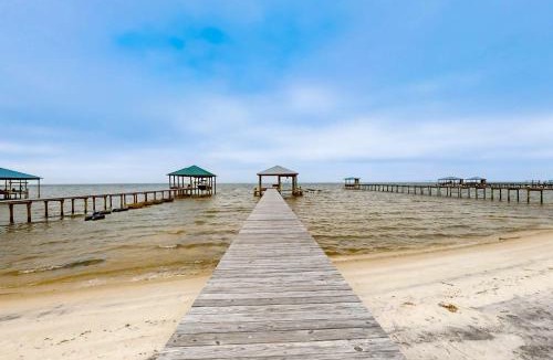 Dauphin Island House | Chic Waterfront Dauphin Island cottage on white sandy beach