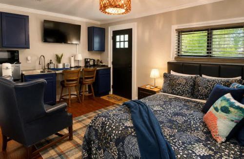 Montgomery House | Civil Rights Trail Suite - Near Historic Sites