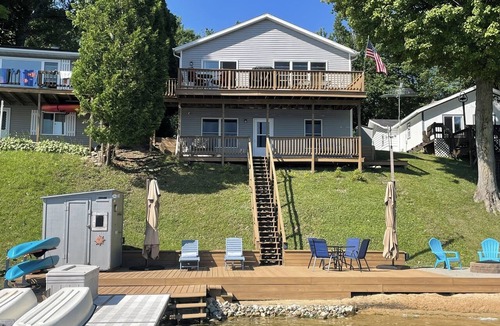 Custer Cottage | Clear Sky Cottage on Lost Lake - Gorgeous 3 bed/2.5 bath Lakefront Home