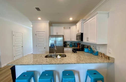 Orange Beach House | Close to the beach, The Wharf, Sportsplex, OWA, Airport, Pet Friendly!