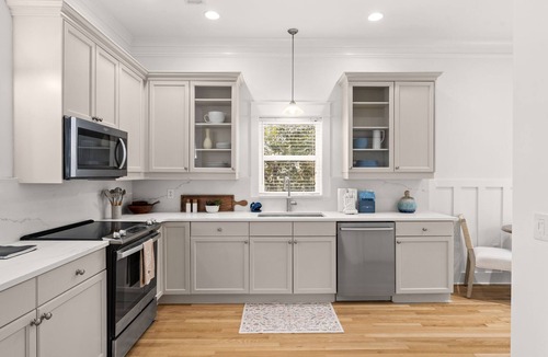 San Juan House | Coastal 30A Retreat - 4BR - Sleeps 8 - Walk to Beach