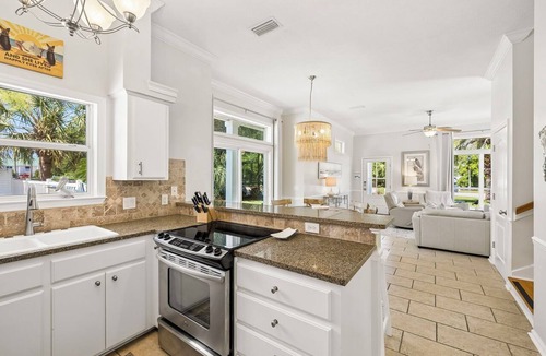 White's Gulfview House | Coastal Retreat w/Private Pool + Firepit | 3-Min Walk to Beach Access | 4 Bikes