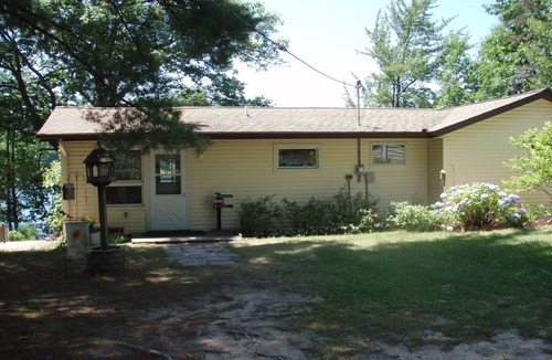 New Era House | Come and enjoy Bootsie's Place for a wonderful and relaxing get away!