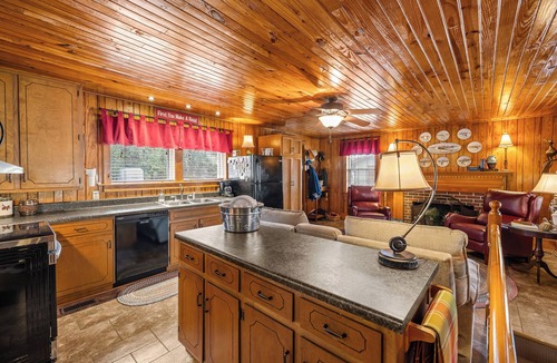 Clanton House | Come Relax @ The Hideaway Lakehouse - Walnut Creek, Lake Mitchell, Clanton - AL