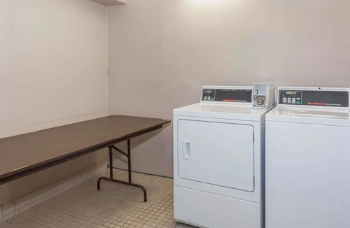 Tallahassee House | Comfort & Convenience! 2 Pet-friendly Units, Pool, Free Parking, Pet-Friendly!