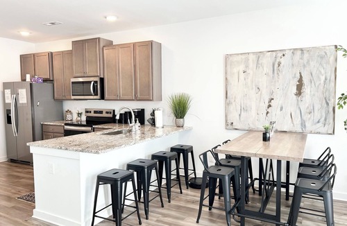 Normal House | Comfort & Privacy Near Huntsville Hotspots