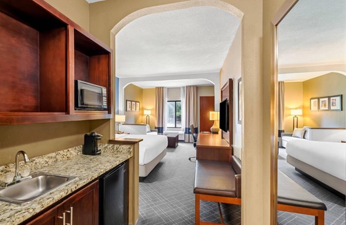 Daphne Hotel | Comfort Suites Daphne - Mobile East Bay