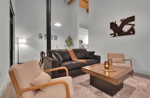 Judson Apartment | Comfortable 2BD | Pool & Gym Near DT GVL!