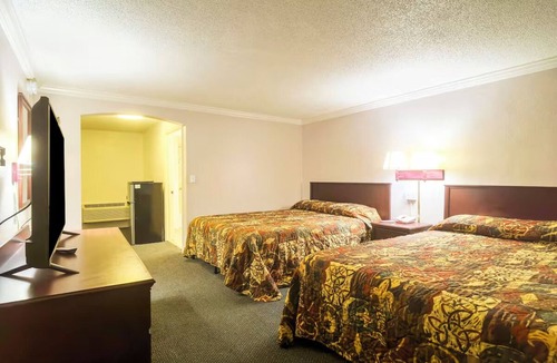 Huntsville Hotel | Comfortable Room Near US-72 in Huntsville | Free Parking for Easy Travel