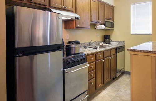 Novi Apartment | Comfortable Suite with Premium Channels Ideal for Family Stays in Novi