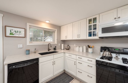 Harrison Cottage | Comfy Cottage! A comfy home away from home!